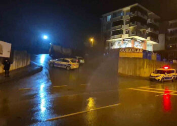 Polisten 10 Metre Yükseklikten Atlayarak Kaçtı