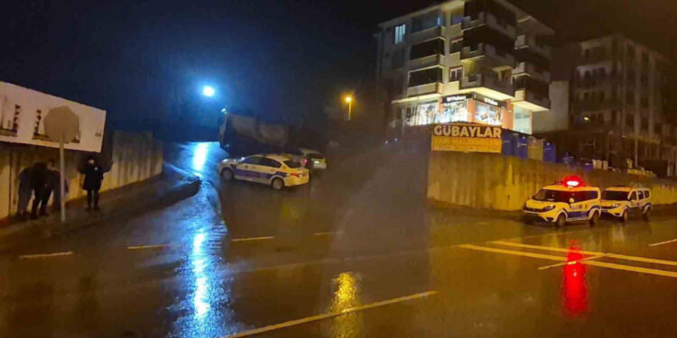 Polisten 10 Metre Yükseklikten Atlayarak Kaçtı