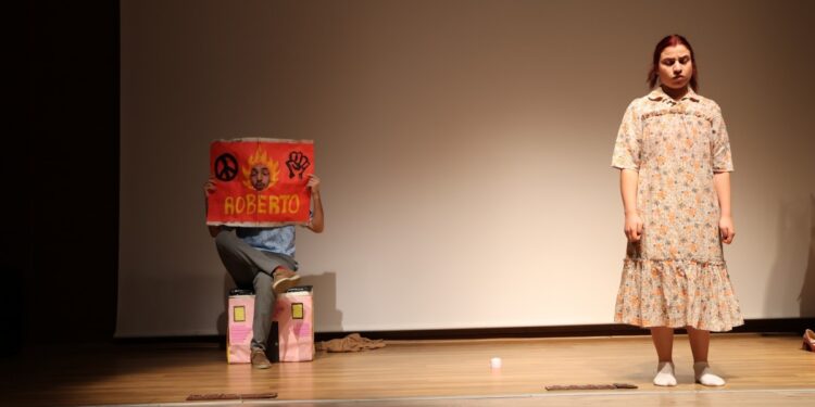 Riha'da Kürtçe tiyatro gösterimi