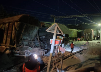 Rusya'da Feci Kaza: Yolcu Treni ile Yük Treni Kafa Kafaya Çarpıştı