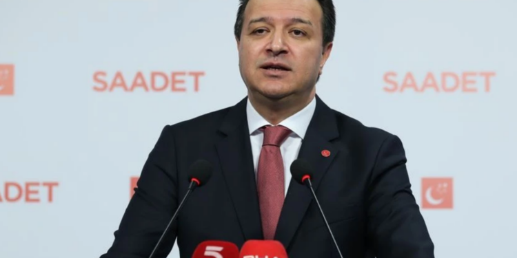 Saadet Partisi lideri Mahmut Arıkan: “Tutuklanan kızlarımızın başörtüsü cezaevinde kesildi”