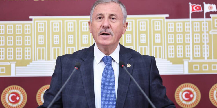 Selçuk Özdağ: Gelin Bizleri de Tutuklayın!