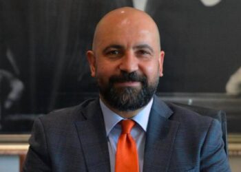 Siz hem savcı, hem hakim, hem cellatlığa soyunuyorsunuz