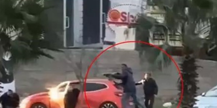 Sokak ortasındaki silahlı kavgaya 4 tutuklama