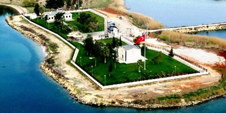 Süleyman Şah Türbesi eski yerine taşınacak mı?