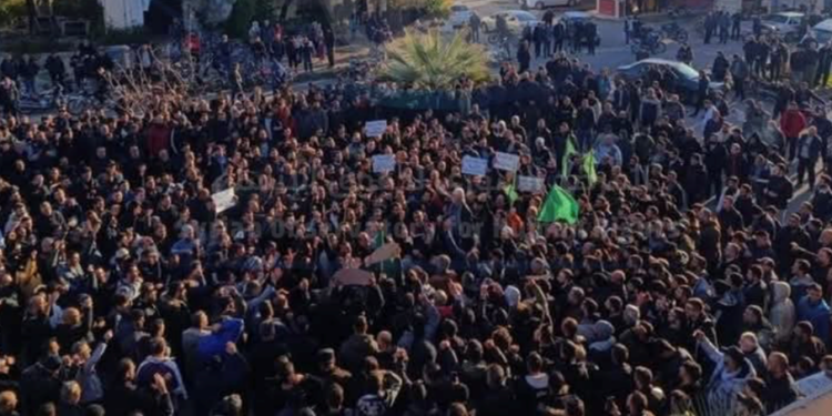 Suriye’de Aleviler, eski türbe yakma videosuyla sokağa çıktı, dört şehirde sokağa çıkma yasağı ilan edildi: Hamaney isyan çağrısı yapmıştı