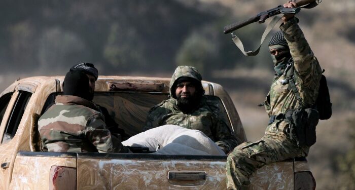 Suriye’de muhalifler Hama şehrini de ele geçirdi