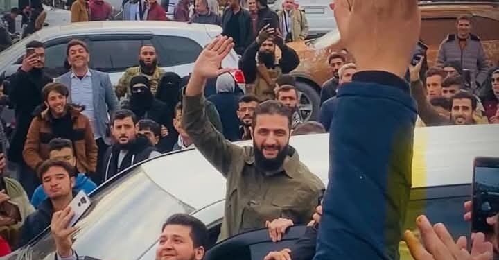 Suriye’de muhalifler Hama’yı kuşattı: Zırhlı araç eğitim üssü ele geçirildi, kent merkezine kilometreler kaldı