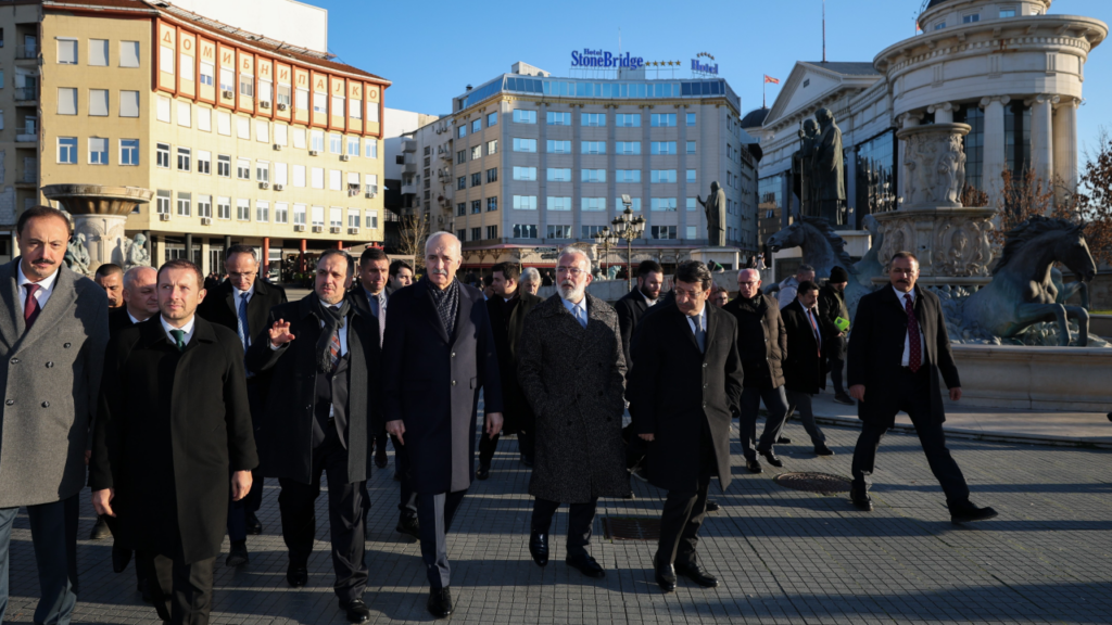 TBMM Başkanı Kurtulmuş, Üsküp'te Tarihi Türk Çarşısını Ziyaret Etti