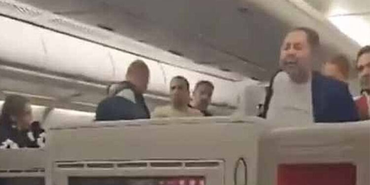 THY uçağında sarhoş olan Petlas Yönetim Kurulu Üyesi Özcan olay çıkardı: ”Türkiye’yi satın alırım”