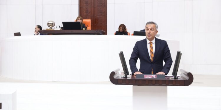Taybet Ana’nın oğlunun röportajını Meclis kürsüsünde okudu