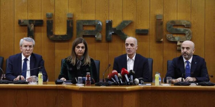 Türk-İş'ten kritik asgari ücret zirvesi: Yol haritası belirlenecek