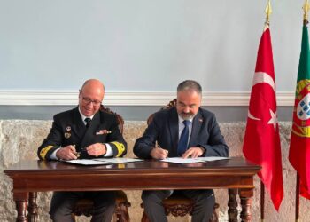 Türkiye, ilk defa bir AB ve NATO üyesi ülkeye askeri gemi ihracat sözleşmesi imzaladı