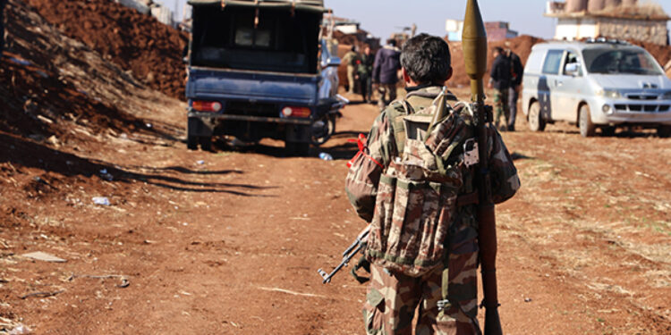 Türkiye’nin desteklediği ÖSO, YPG ile çatıştı: Tel Rıfat ele geçirildi