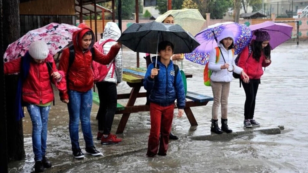 'Turuncu' Alarm Verilmişti: Artvin'de Okullar Tatil Edildi