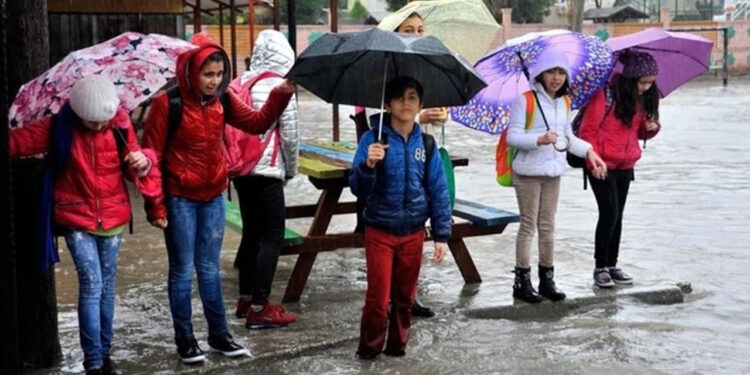 'Turuncu' Alarm Verilmişti: Artvin'de Okullar Tatil Edildi