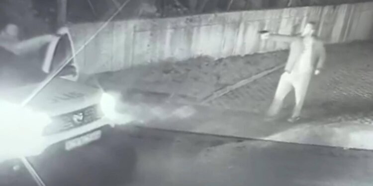 Ümraniye'de işten çıkarıldığı öne sürülen vatman, metro komuta merkezini bastı; polise silah doğrultup tetiği çekti