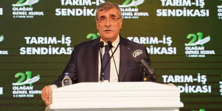 Yandaş sendikadan bürokratlara binlerce liralık hediye saat!