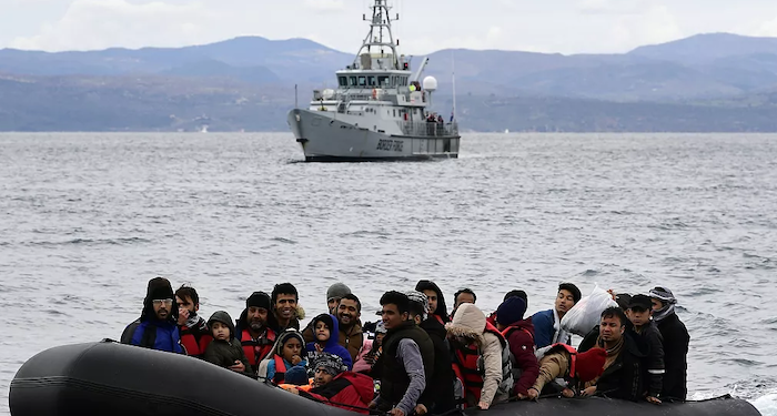 Yunanistan’da bir göçmen teknesi daha battı, en az 8 kişi hayatını kaybetti
