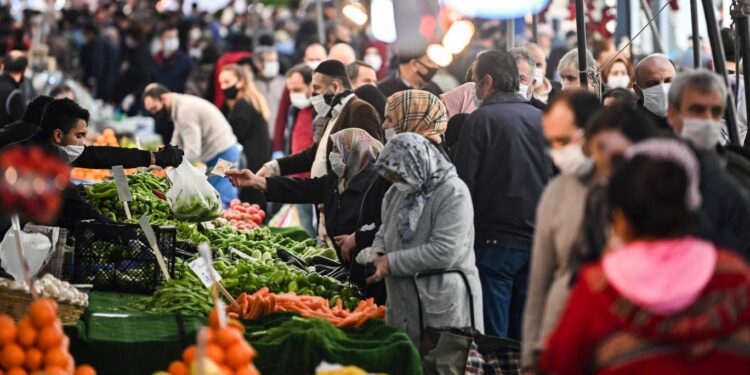 Vatandaşın bir yıl sonraki enflasyon beklentisi yüzde 63,1