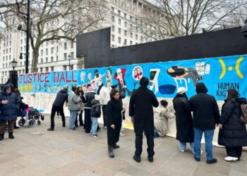 ‘Number 10’un önüne Adalet Duvarı kuruldu: Türkiye’deki hak ihlalleri anlatıldı