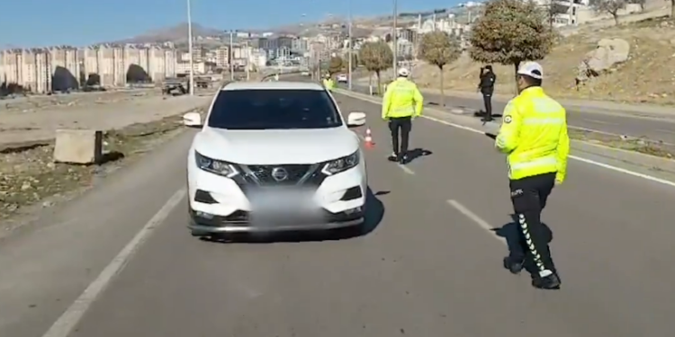 ‘Yetkisiz çakar’ denetimleri sürüyor; 11 bin 591 sürücüye işlem yapıldı