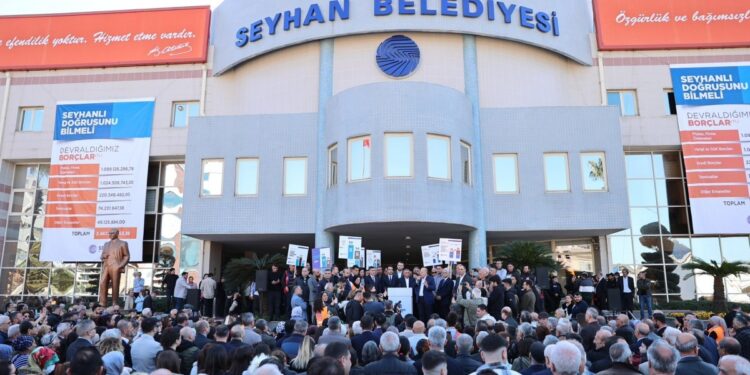 Belediyeye gelen hacizde eski başkanı sorumlu tuttular