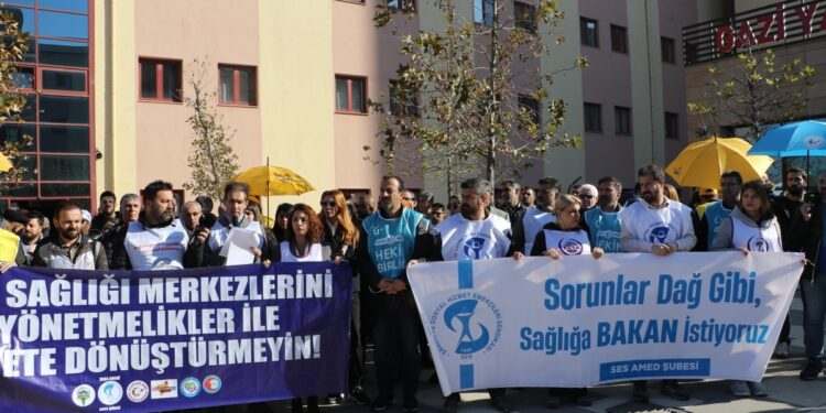 Sağlıkçıların eylemi ikinci gününde: Kararlıyız
