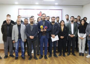 Tutsaklara işkenceye karşı suç duyurusu