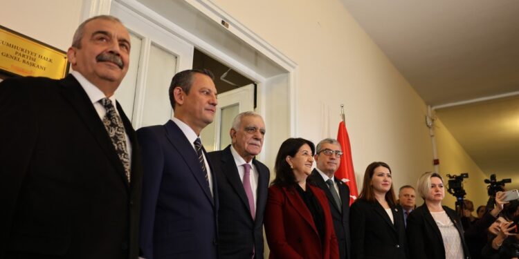 Özgür Özel’den ‘komisyon’ önerisi