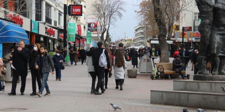 Ankara’daki yurttaşlara mikrofon uzattık: Çıkış yolu çözümden geçiyor