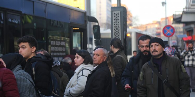 Abonman ve ücretsiz ulaşım kartı iptaline tepki