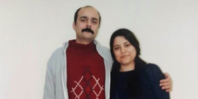 Hastaneye sevk sırasında ırkçı müziklerle darp