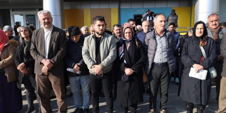 Êlih’te tutsaklara para gönderildi