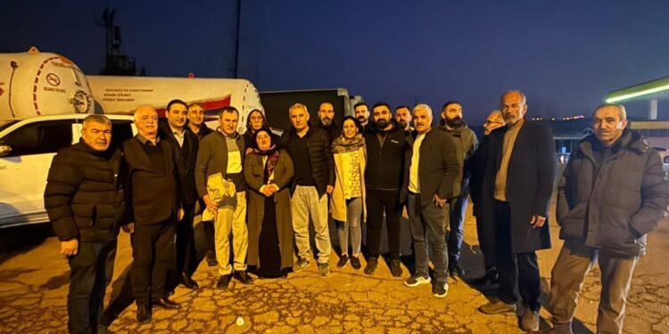 30 yıllık tutsaklığın ardından kitlesel karşılandı