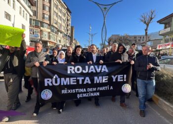 Kuzey ve Doğu Suriye’ye saldırılar yürüyüşle protesto edildi