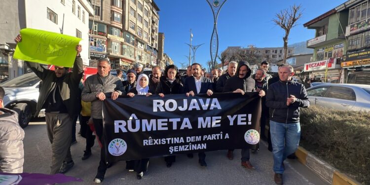 Kuzey ve Doğu Suriye’ye saldırılar yürüyüşle protesto edildi