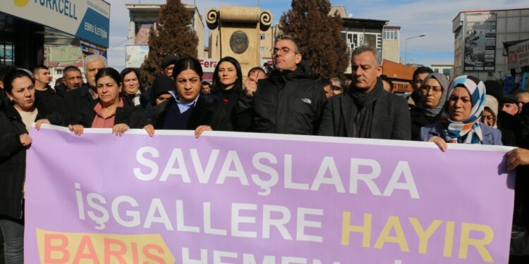 Îdir’da yürüyüş: Rojava’ya saldırılar durmalı, statüsü tanınmalı