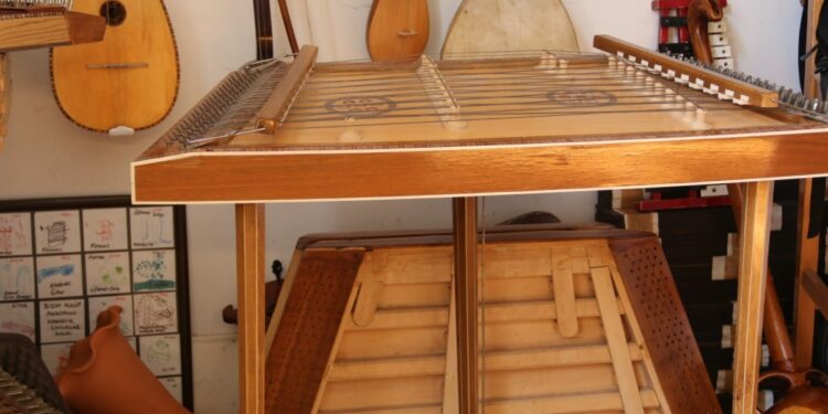 Santura hayat veriyor