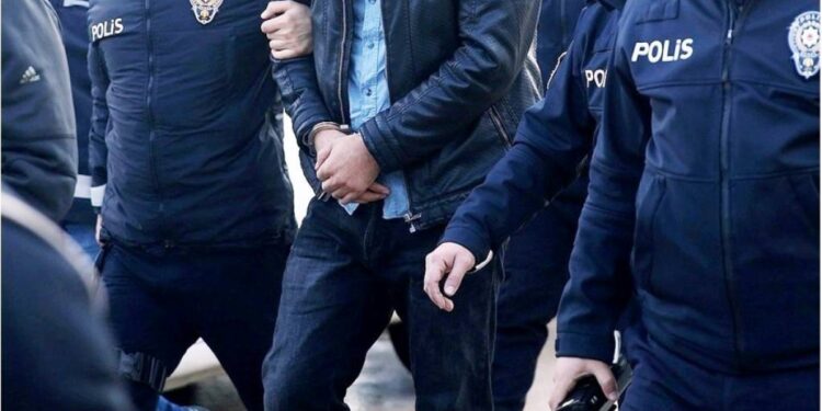 Katledilen gazetecilerin fotoğraflarını paylaşan 10 kişi gözaltına alındı
