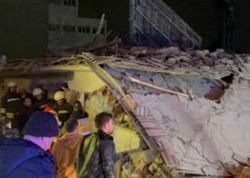 Konya’da 3 katlı bina çöktü