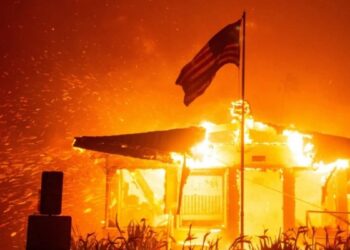 Los Angeles yangını sürüyor: 10 kişi öldü, 10 bin yapı yandı