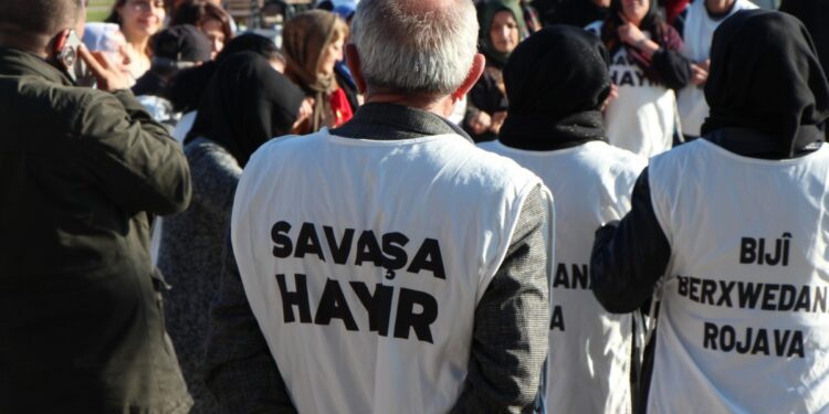 Qamişlo sınırındakiler: Görüşmeler devam etmeli, devlet adım atmalı