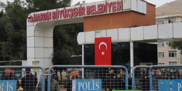 HAK-İş’e ‘ek protokol’ tepkisi: Kayyım sendikayı da yönetiyor