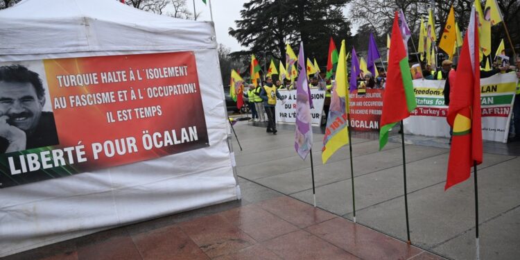 BM önünde Tişrîn’de sivillere saldırılara tepki