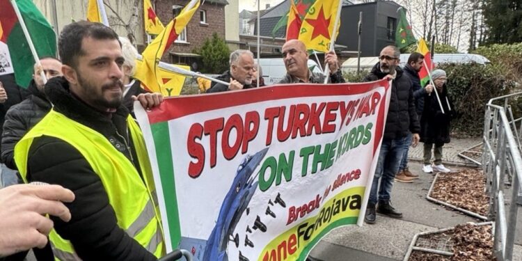 Türkiye konsoloslukları önünde protesto: Saldırıları durdurun