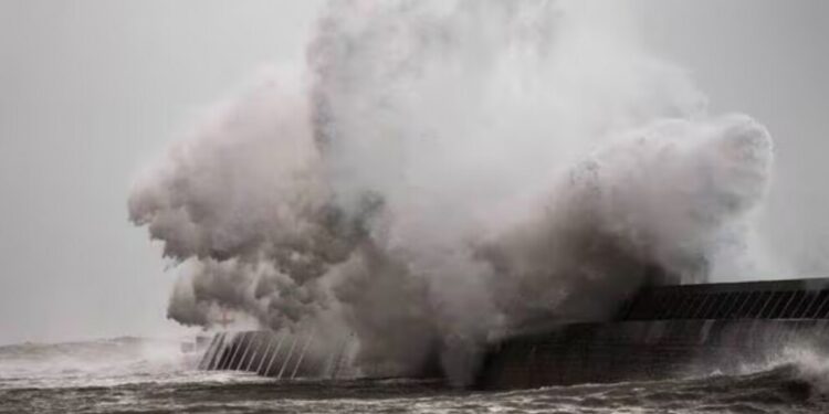 Eowyn Fırtınası nedeniyle yüzbinlerce ev elektriksiz
