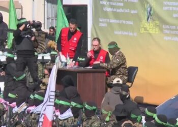 Hamas, 4 İsrailli rehineyi daha Kızılhaç’a teslim etti