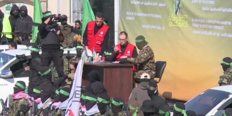 Hamas, 4 İsrailli rehineyi daha Kızılhaç’a teslim etti