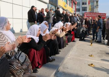 Akdeniz Belediyesi önündeki direniş 2’nci gününde